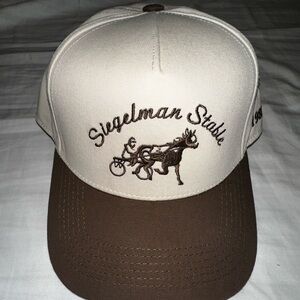 Siegelman Stable hat